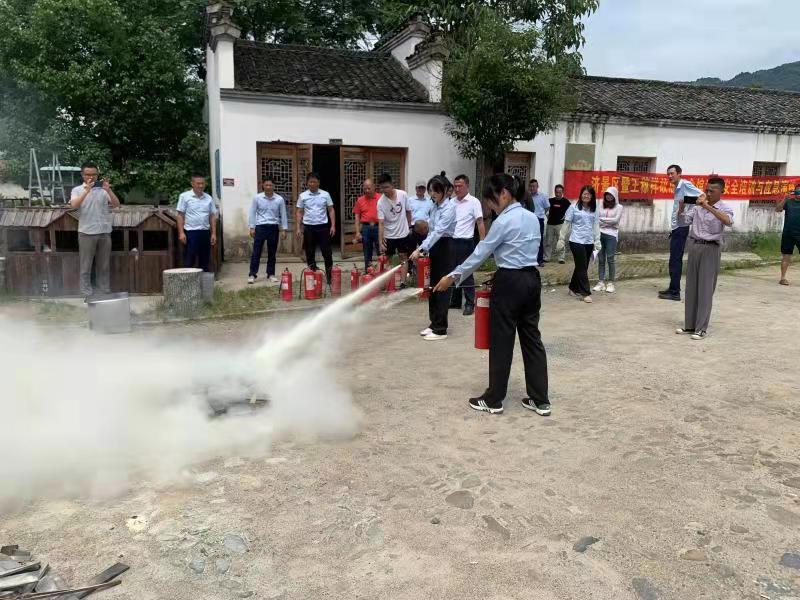 应急办协同桃花潭·查济文化旅游区管理委员会在查济村,厚岸村对旅游