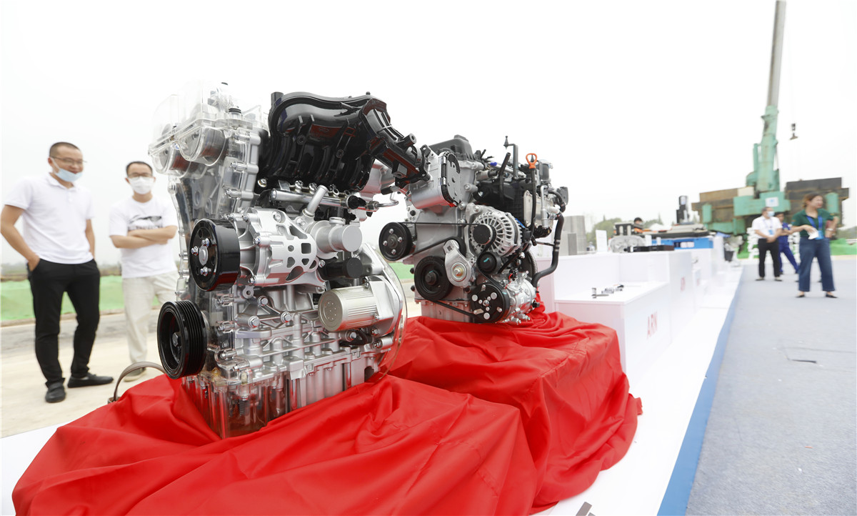 安庆福莱克斯动力科技有限公司展示F3J12和E4T15C发动机
