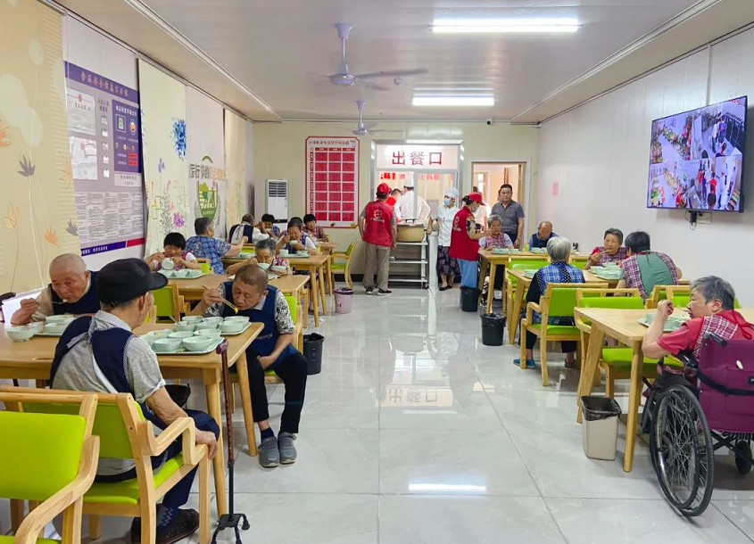 投资社区老年食堂和社区助餐点建设和运营,这样一